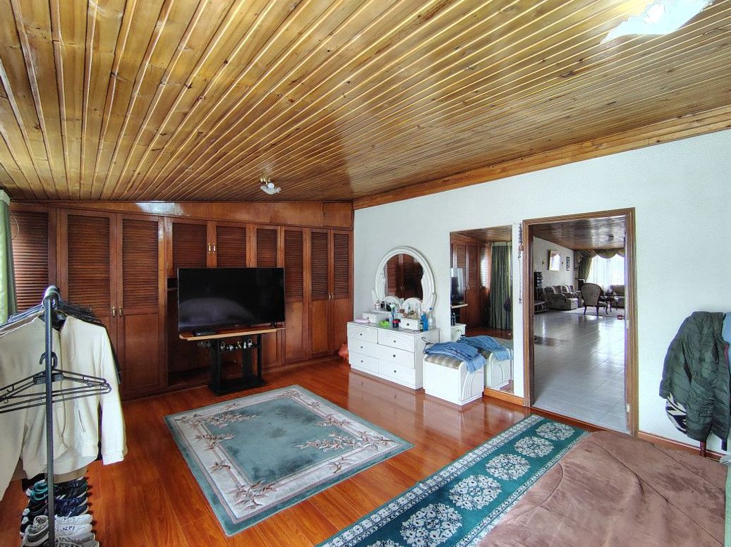Casa de 9 alcobas en venta en El Laurel, Bogotá, 350 m² · foto 7 de 20