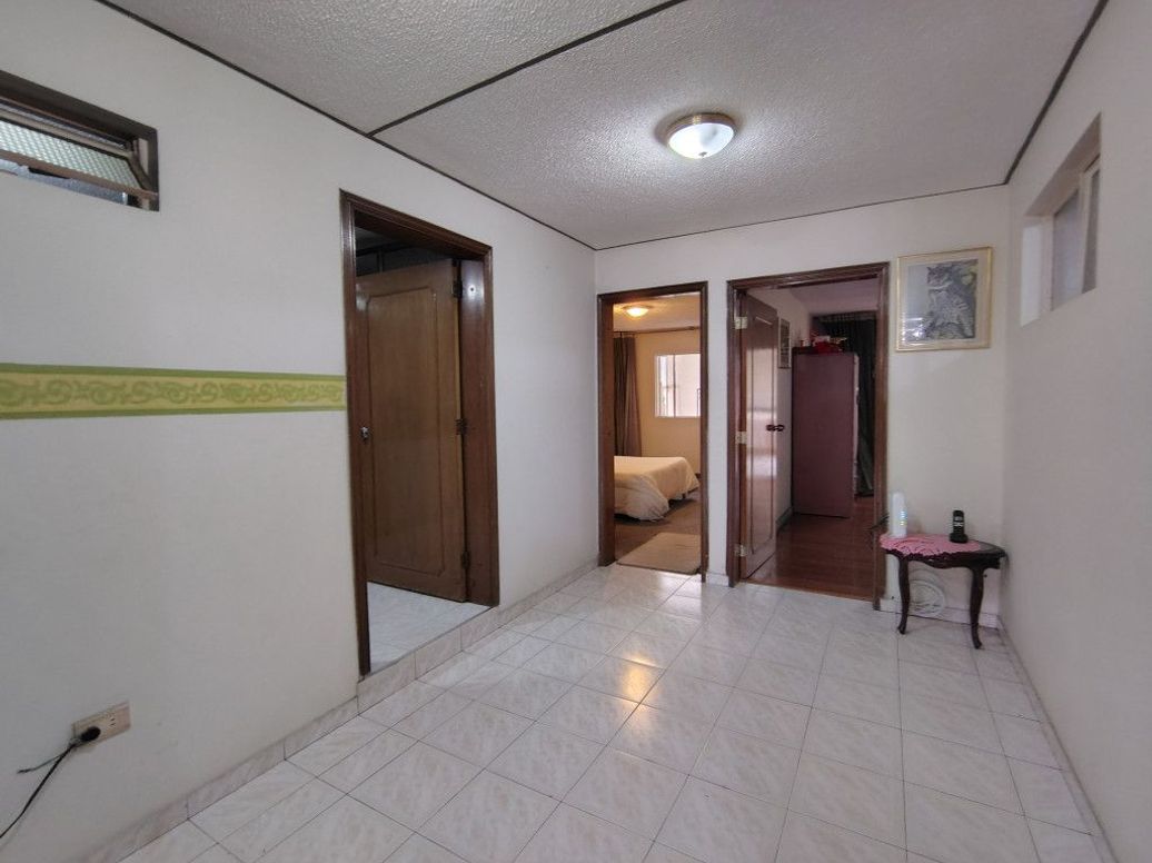 Casa de 9 alcobas en venta en El Laurel, Bogotá, 350 m² · foto 13 de 20