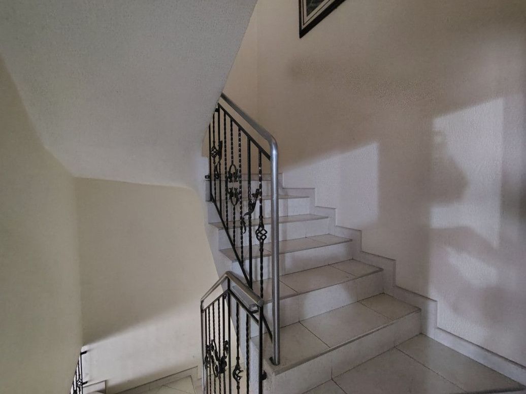 Casa de 9 alcobas en venta en El Laurel, Bogotá, 350 m² · foto 12 de 20