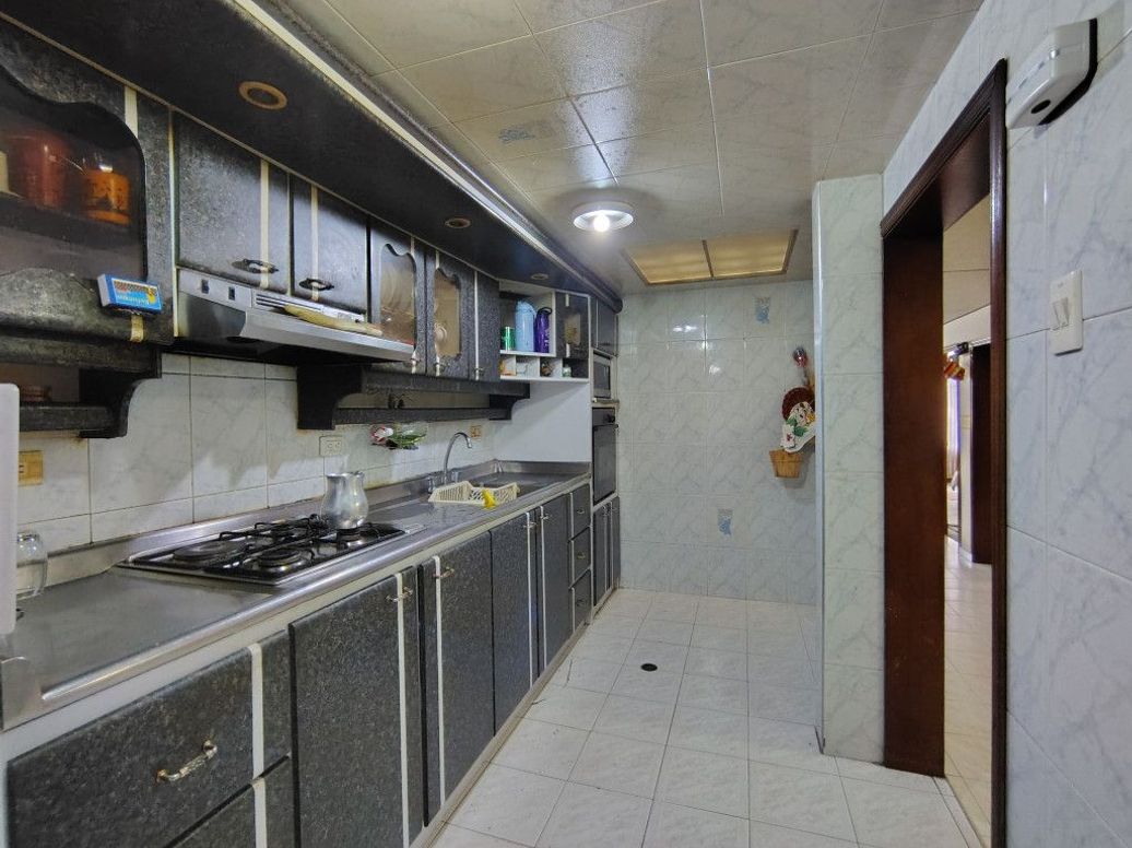 Casa de 9 alcobas en venta en El Laurel, Bogotá, 350 m² · foto 15 de 20