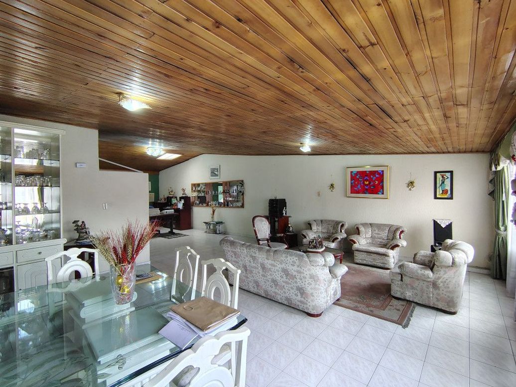 Casa de 9 alcobas en venta en El Laurel, Bogotá, 350 m² · foto 3 de 20