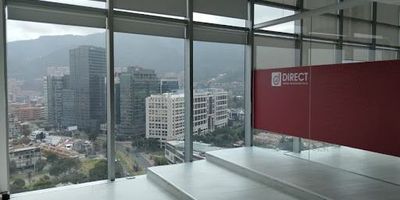 Oficina de 220 mts2 en venta, ubicado en edificio de última generación en el piso 17excelente iluminación natural,, cuenta con divisiones en vidrio,, mezanine  , edificio ubicado en zona financiera y corporativa, zona  comercial  cerca a vías principales con alto flujo de transporte, edificio de alta seguridad, cuenta con control barométrico de entrada, parqueadero para visitantes, recepción, cctv, vigilancia 247  salón de reuniones.