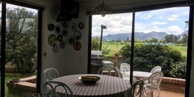 Casa en conjunto cerrado, en Bogotá pero que se siente campestre, con lista vista sobre el humedal de la conejera.