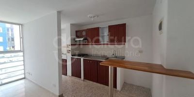 472-5853 Conaltura Inmobiliaria ofrece apartamento en Venta en Bello sector Bellavista cuenta con 3 alcobas, 2 closets, sala comedor, 2 baños cabinados, cocina semi integral con estufa y calentador a gas, zona de ropas, pisos en cerámica. Ubicado en Edificio, cerca a Tiendas D1, restaurantes, parroquia Maria Goretti.