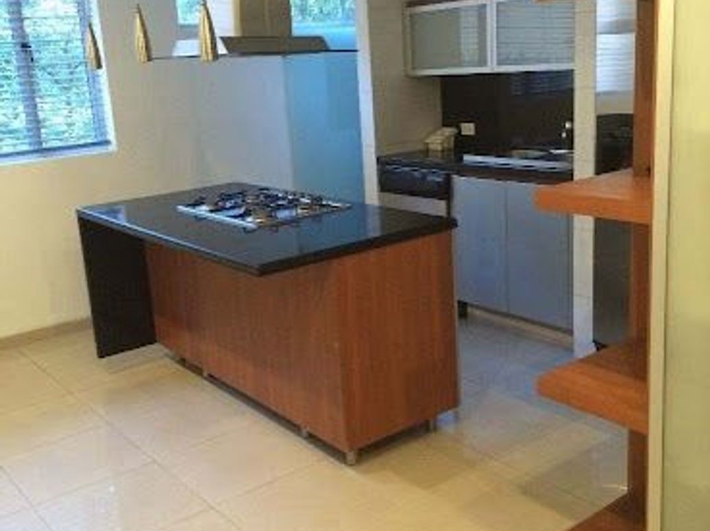 Apartamento de 3 alcobas en venta en Los Rosales, Bogotá, 202 m² · foto 4 de 13