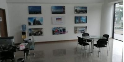 local en arriendo con excelenten ubicacion valor mas iva mas administracion valor actual $1.417.000 

Local cuenta con mezanine 
CODIGO WASI: 7066945
