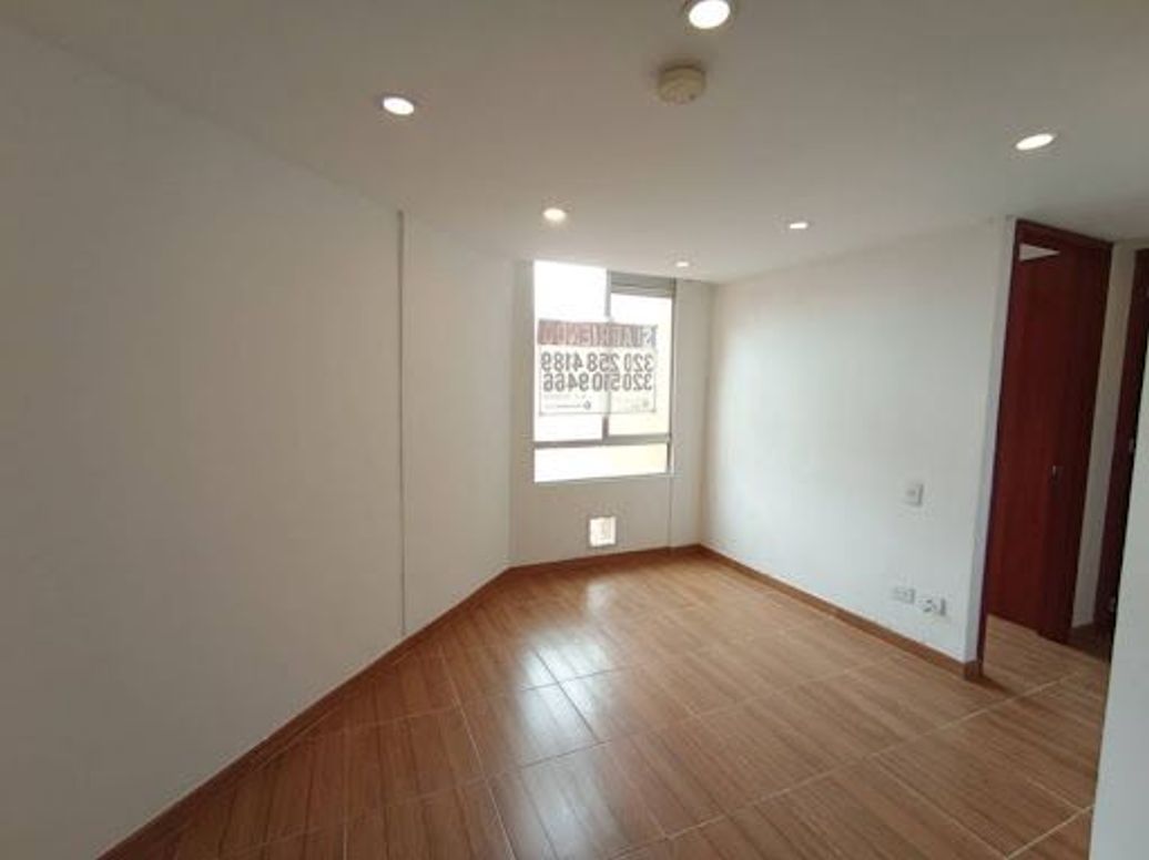 Apartamento de 2 alcobas en venta en Parque Central Tintal I Y Ii, Bogotá, 43 m² · foto 2 de 10