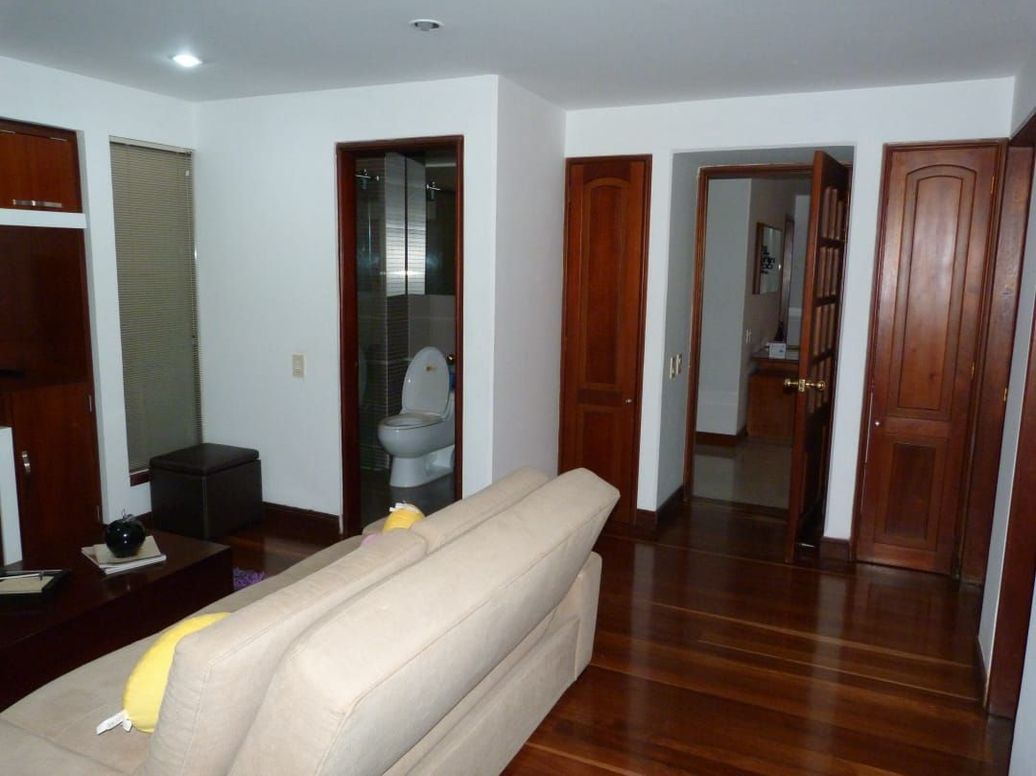 Apartamento de 3 alcobas en venta en Bellavista, Bogotá, 220 m² · foto 8 de 16