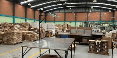 Bodega en venta de 2.689 m² - Ubicada en sector Funza

Caracteristicas del inmueble: 

Area lote: 2-091
Area de Bodegaje: 1.983,89 m2
Area de Oficinas 1er piso: 105,61 m2
Area de Oficinas 2do piso: 213 m2
Area 3er piso: 273 m2
Area parqueaderos: 114 m2
