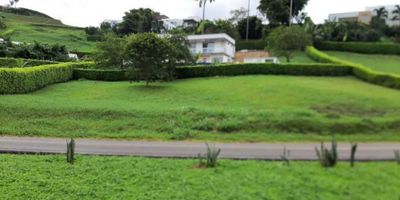 La inmobiliaria Lucia Prada te ofrece espectacular lote campestre en zona exclusiva, rodeada de una espectacular vista, mucha zona verde, donde podrás construir la casa campestre de tus sueños, pensando en tranquilidad, clima cálido para tener zonas húmedas y poder disfrutar con tu familia de un ambiente muy natural y seguro. Contáctanos.
