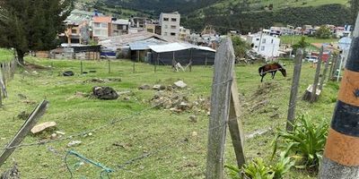 Lote en venta, ubicado en la zona urbana, que va hacia la vereda San José, cerca a colegios, con excelente vía de acceso.  Permitida una altura de 22.5 mts, 4 pisos y altillo.