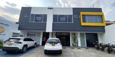 OFICINA 202 EDIFIO CLUB ROTARIO DE NEIVA CALLE 13A No.14-39 AV. LA TOMA-SANTALIBRADA. CONSTA DE PUERTA EN VIDRIO TEMPLADO, SALON CON VENTANAL, BAÑO CON LAVAMANOS, PISOS EN CERAMICA Y CIELO RAZO EN DRYWALL. SERVICIOS PUBLICOS DE AGUA Y ENERGIA, ESTRATO COMERCIAL. - EL EDIFICIO CUENTA CON BAHIA DE PARQUEO - CANON $1.400.000 MÁS IVA.  