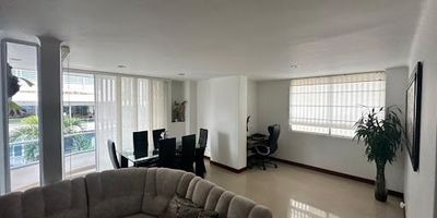 Apartamento en Pinares 115 m2 , cercano a Megacentro. Cuenta con muy buenos acabados, excelente ventilación e iluminación natural, espacios generosos, 3 habitaciones, habitación de servicio, 2 baños, cocina integral, pisos en porcelanato, 2 parqueaderos y una excelente zona social con piscina, juegos infantiles, zona BBQ y salón social.