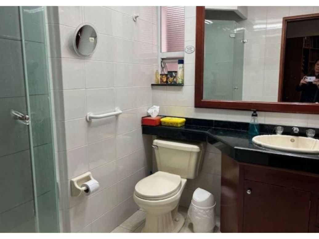 Apartamento de 3 alcobas en venta en Los Rosales, Bogotá, 248 m² · foto 15 de 18