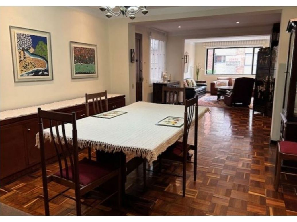 Apartamento de 3 alcobas en venta en Los Rosales, Bogotá, 248 m² · foto 2 de 18