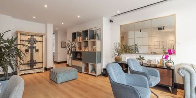 Te presentamos este increíble apartamento ubicado en Santa Ana Oriental.

Este apartamento cuenta con  cocina cerrada integral , baño social y cuarto y baño de servicio.

Seguido encontraras una linda sala-comedor con salida a una gran terraza que rodea toda la zona social y parte de la zona privada!

Cuenta con 3 habitaciones , cada una con closet , espacios para estudio o hall de habitaciones que se pueden adecuar como desees.


Que esperas para conocerlo!