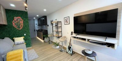 ¡Descubre tu próximo hogar en Bogotá! Tenemos para la venta esre fantastico apartaestudio tipo loft, ideal para aquellos que buscan un espacio propio. 

Con una distribución de concepto abierto, el apartamento cuenta con una práctica cocina integrada al salón-comedor, donde podrás preparar tus platos favoritos mientras compartes con tus invitados. Adicional, el dormitorio ofrece comodidad y descanso en una cama abatible, armarios y cajones amplios incorporados para almacenamiento. 

El edificio ofrece una gama de amenidades convenientes para tu disfrute y comodidad como zona de barbacoa, centro de negocios, lavandería comunitaria y terraza comunal. También se beneficia de seguridad las 12 horas, asi que la tranquilidad está garantizada. 

Ubicado en el piso 5, el apartamento ofrece vistas de la ciudad que podrás disfrutar en cualquier momento del día. No pierdas esta oportunidad. ¡Pide tu visita ya!