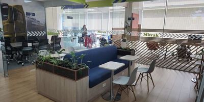 Te ofrecemos en venta esta oficina ubicada en Chicó, al norte de la ciudad en un sector muy requerido por su gran ubicación. 

Con un diseño moderno y funcional, cuenta con espacios amplios cuenta con espacios, ideales para ofrecer comodidad tanto a los empleados como a los clientes. 

Este espacio se entrega sin amoblar, lo que te brinda la oportunidad de personalizarlo según tus necesidades y estilo de trabajo. Además, el edificio cuenta con características que lo hacen aún más atractivo, como un sistema de cableado estructurado y pisos de cemento.

Desde esta oficina, podrás disfrutar de una hermosa vista a la ciudad gracias a su orientación exterior. Además, el edificio tiene seguridad las 24 horas, un generador de respaldo completo y parqueaderos cubiertos, tanto para ti como para tus visitantes.

Actualmente se encuentra arrendada, lo que genera una excelente oportunidad si buscas una renta mensual! 

No pierdas esta oportunidad. Pide tu visita ya!