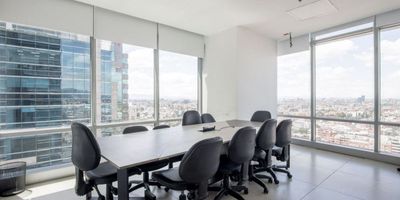 Tenemos en venta una acogedora oficina ubicada en uno de los sectores con mayor demanda, en Santa Bárbara, desde donde accederás fácilmente a transporte público y una gran variedad de bancos y restaurantes, presentamos para venta o arriendo esta hermosa oficina, el lugar que tanto estabas buscando para tu empresa.

Posee amplios y luminosos espacios que te permitirán contar con el mejor ambiente a la hora de trabajar. También se encuentra muy bien distribuida, algo que podrás usar como ventaja al momento de decorar. Sabes además que tienes el espacio perfecto para adecuar una cómoda recepción, escritorios y salón de reuniones.

Por último, tienes una linda y acogedora cocineta, y una espectacular vista a la ciudad que no pasa desapercibida.

Llama ya.