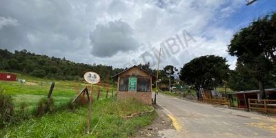 Codigo 9431. CASA LOTE EN VENTA, YERBABUENA, UBICADO EN AGRUPACION CAMPESTRE PAN DE AZUCAR, A SOLO 15 KM DE AUTOPISTA NORTE, A SOLO 20 MINUTOS DE BOGOTA. TIENE UN AREA DE 10.000 MT2. BOSQUE NATIVIO, SALON COMUNAL,CANCHA DE TENIS, MICRO FUTBOL, RODEADO DE NATURALEZA Y VIGILANCIA 24 HORAS. IDEAL PARA CONSTRUIR LA CASA DE TU SUEÑOS EN MEDIO DE MONTAÑAS !!! VEREDAYERBABUENA. A POCOS MINUTOS DEL MUNICIPIO DE CHIA. LOTE 16