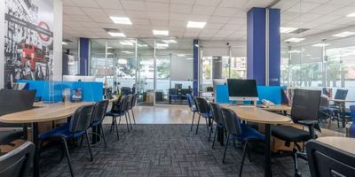 Tenemos el gusto de presentarte este espectacular local ubicado en el centro financiero de la ciudad mejor conocido como World Trade Center.  Es un local esquinero, amplio, de excelente visibilidad en su vitrina y sus y será  el lugar perfecto para tu marca, que podrá beneficiarse del excelente trafico que diariamente ofrece la zona. 

El local cuenta con cableado estructurado, sistema de alarma, energía monofásica. Además al local le corresponde uso exclusivo de la terraza de aproximadamente de 80mt2.

No dudes en contactarnos, agenda tu cita ahora!