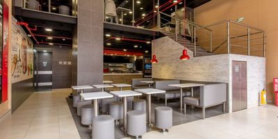 Con una excelente ubicación, en una de las zonas más comerciales de la ciudad como lo es Chapinero, te traemos para la venta este espectacular local comercial.

Ideal para inversionistas puesto que tiene contrato de renta con una multinacional a 10 años. Adicional al área construida tiene 127m2 de mezzanine. Se vende participación por 130 millones en adelante.

¡No esperes más y llama ahora!