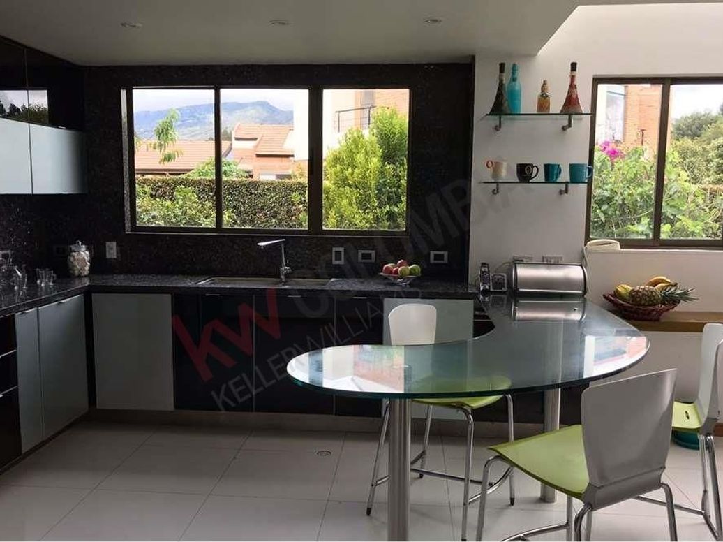 Casa de 4 alcobas en venta en Guaymaral, Bogotá, 321 m² · foto 14 de 18