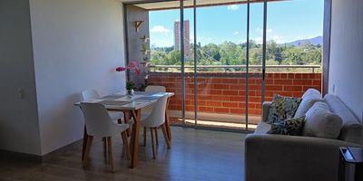 BEMSA propiedad raíz vende apartamento ubicado en Rionegro, sector Santa Ana, piso 15 excelente ubicación, vista panorámica hacia la zona verde, una sola torre, unidad cerrada, 88m2 , 3 habitaciones, parqueadero doble lineal y cuarto útil. Zonas comunes completas, pisicna climatizada, cancha de futbol sintética, cancha de squash, turco, parque infantil. Cerca de centro comercial colegios y universidades. Mayores informes al cel 3332380932 Sebastian Duque