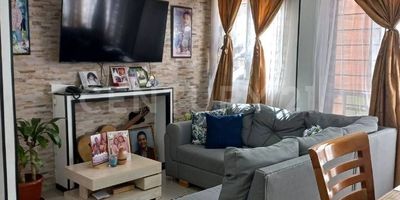 Excelente apartamento en venta en ciudad verde en  el mejor sitio de ciudad verde 
Dos alcobas y baño privado ,un baño social ,sala comedor y una cocina integral ,zona de lavado y lavadero independiente  ,parqueadero comunal cubierto de tres niveles ,centros comerciales,iglesias,colegios,restaurantes ,zonas verdes ,parques ,gimnasios ,clínica avanti de la ciudadela, ven y conoce esta gran oportunidad de compra AGENDA TU CITA