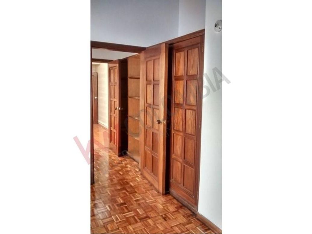 Casa de 6 alcobas en venta en Nueva Autopista, Bogotá, 509 m² · foto 7 de 13