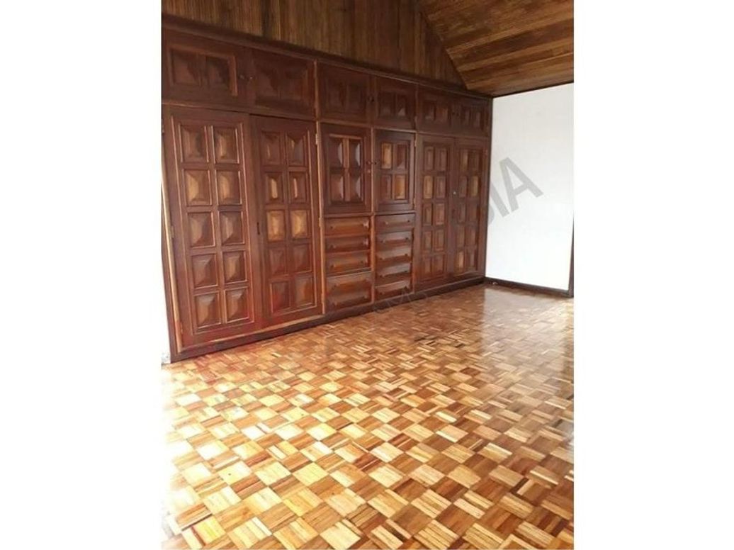Casa de 6 alcobas en venta en Nueva Autopista, Bogotá, 509 m² · foto 9 de 13