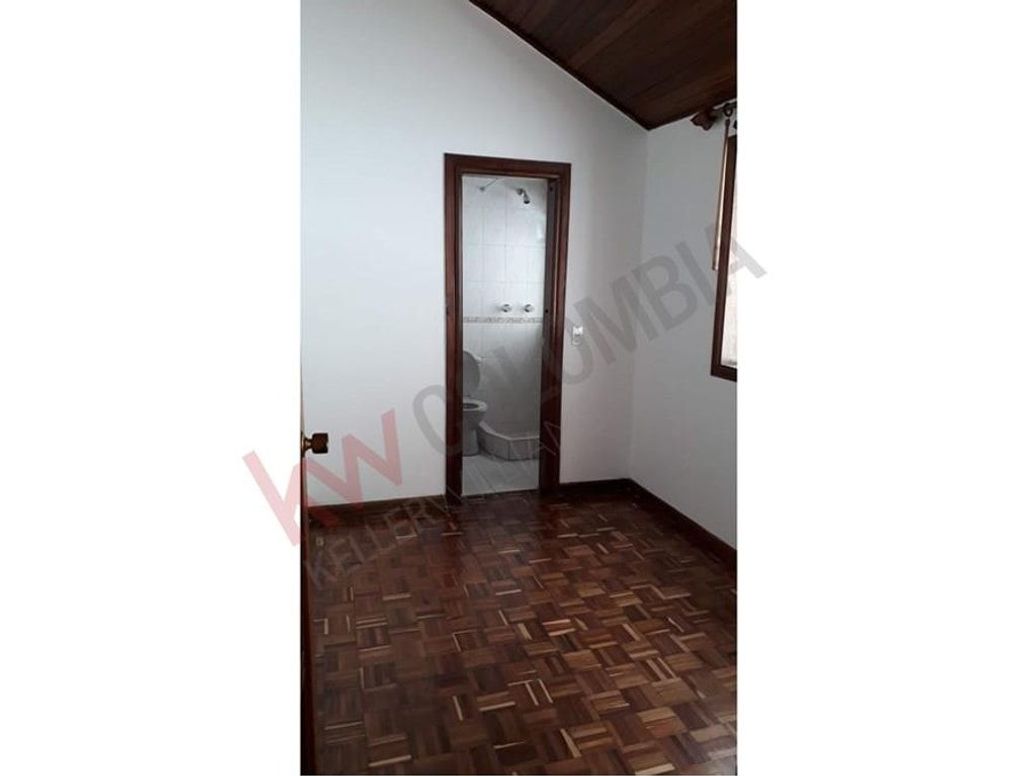 Casa de 6 alcobas en venta en Nueva Autopista, Bogotá, 509 m² · foto 11 de 13