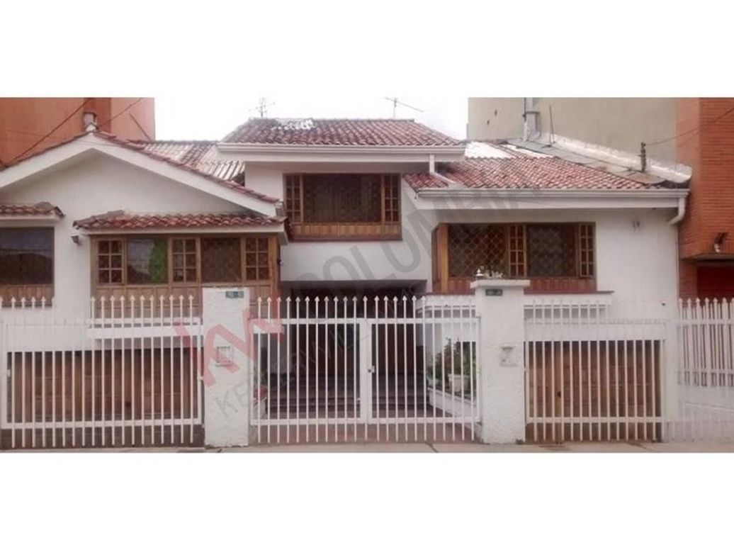 Casa de 6 alcobas en venta en Nueva Autopista, Bogotá, 509 m² · foto 2 de 13