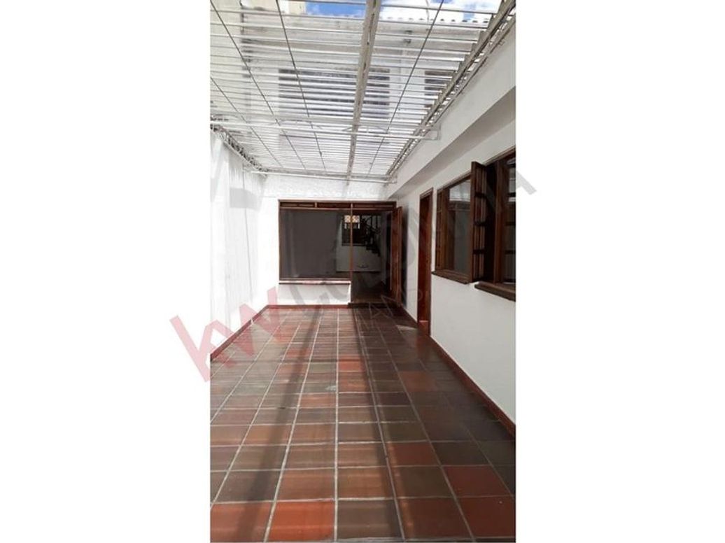 Casa de 6 alcobas en venta en Nueva Autopista, Bogotá, 509 m² · foto 3 de 13