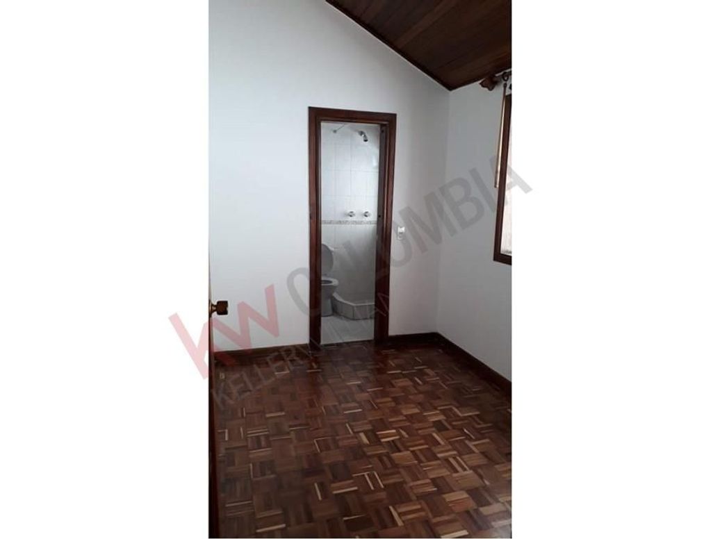 Casa de 10 alcobas en venta en Nueva Autopista, Bogotá, 786 m² · foto 13 de 13