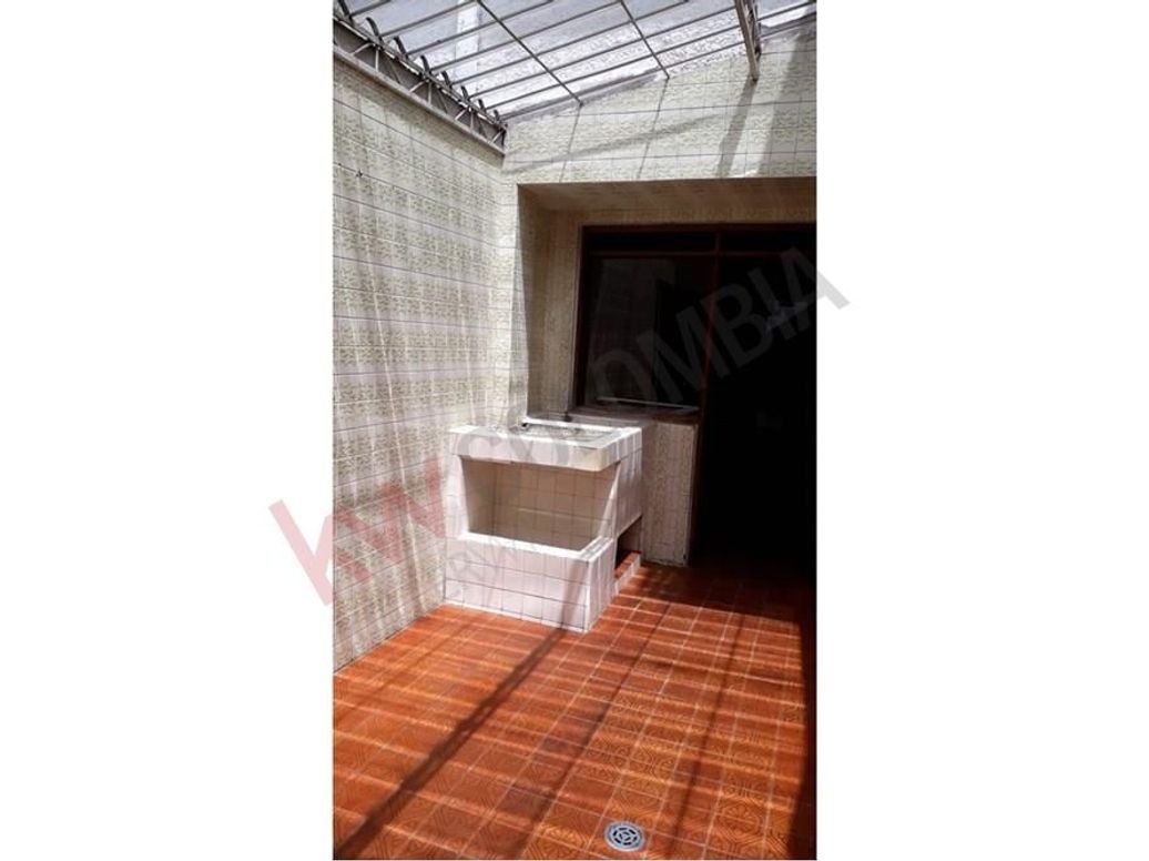Casa de 10 alcobas en venta en Nueva Autopista, Bogotá, 786 m² · foto 8 de 13