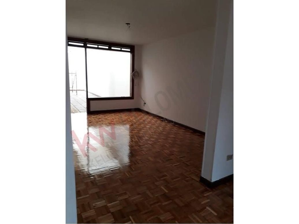 Casa de 10 alcobas en venta en Nueva Autopista, Bogotá, 786 m² · foto 10 de 13