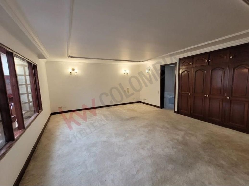 Casa de 3 alcobas en venta en Santa Barbara Alta, Bogotá, 594 m² · foto 4 de 19