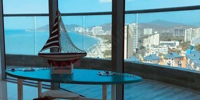 Codigo 12665. Vendo Apartamento en Bello Horizonte, Santa Marta.Privilegiada vista al mar por encontrarse en primera linea de playa y en el piso 5. El apartamento cuenta con 2 habitaciones, cocina equipada, amplios balcones, una distribución espaciosa, moderna y unos acabados espectaculares.