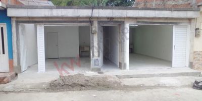 Codigo 12921. Venta de Casa con dos locales para adaptar apartaestudios y con plancha para construir otro piso, proyecto para inversionista, en Santander de Quilichia,Departamento Cauca, con proyeccion de construccion. En la propiedad podra encontrar habitacion principal con baño,Cocina sencilla,Patio con área de lavandería,Piso porcelanato,dos salores para Locales  o aparta estudios.Vias faciles de transporte publilco y movilidad, cerca al centro, tiendas, droguerias, parques, etc Contactanos