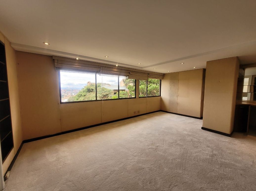 Apartamento de 3 alcobas en venta en El Refugio, Bogotá, 362 m² · foto 7 de 18