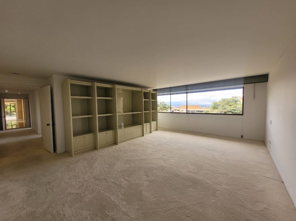 Apartamento de 3 alcobas en venta en El Refugio, Bogotá, 362 m² · foto 13 de 18
