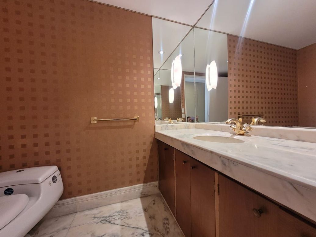 Apartamento de 3 alcobas en venta en El Refugio, Bogotá, 362 m² · foto 8 de 18