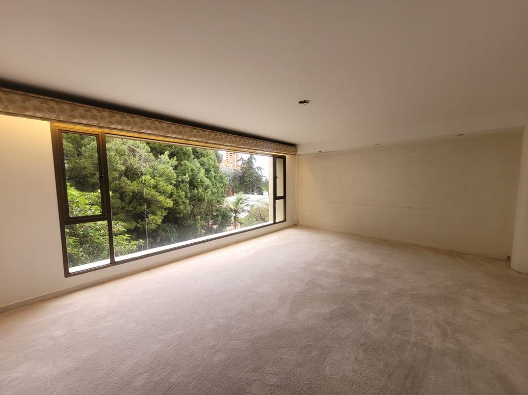 Apartamento de 3 alcobas en venta en El Refugio, Bogotá, 362 m² · foto 3 de 18