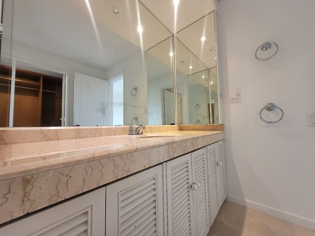Apartamento de 3 alcobas en venta en El Refugio, Bogotá, 362 m² · foto 16 de 18