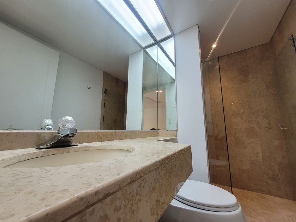 Apartamento de 3 alcobas en venta en El Refugio, Bogotá, 362 m² · foto 11 de 18