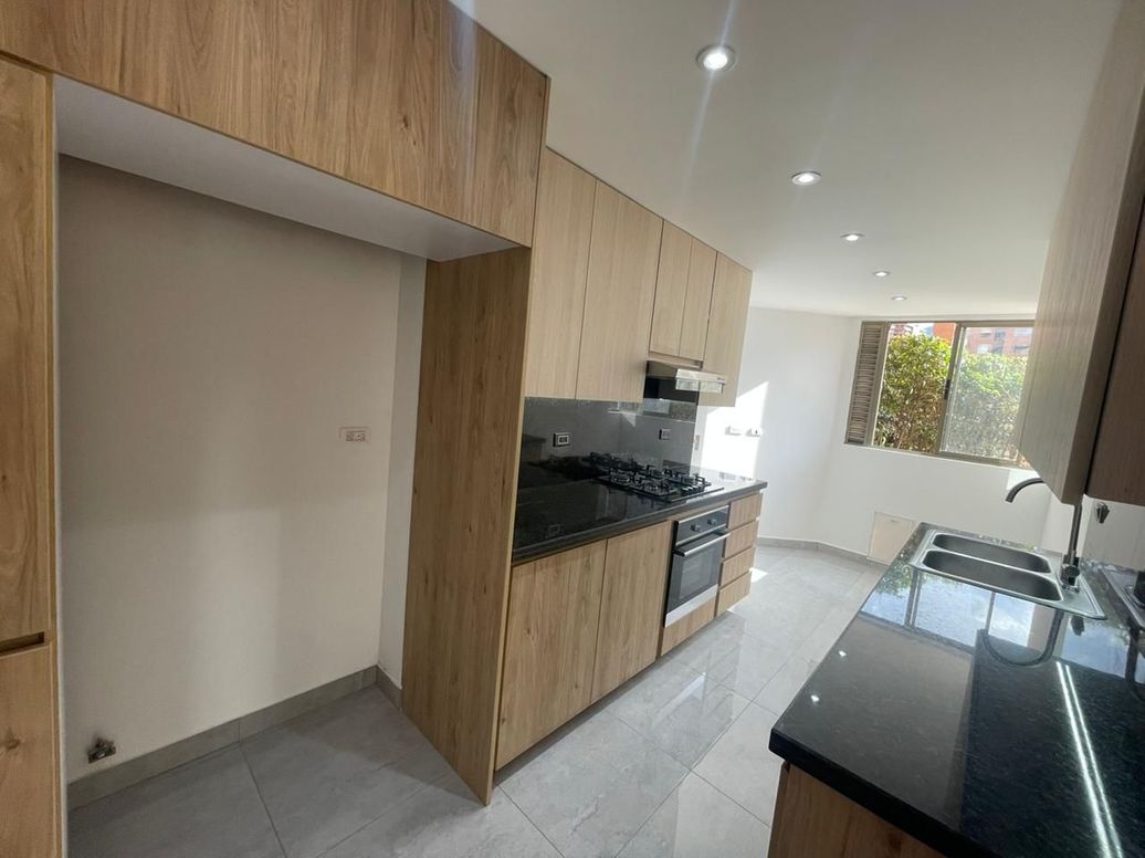 Apartamento de 3 alcobas en venta en Bella Suiza, Bogotá, 159 m² · foto 4 de 20