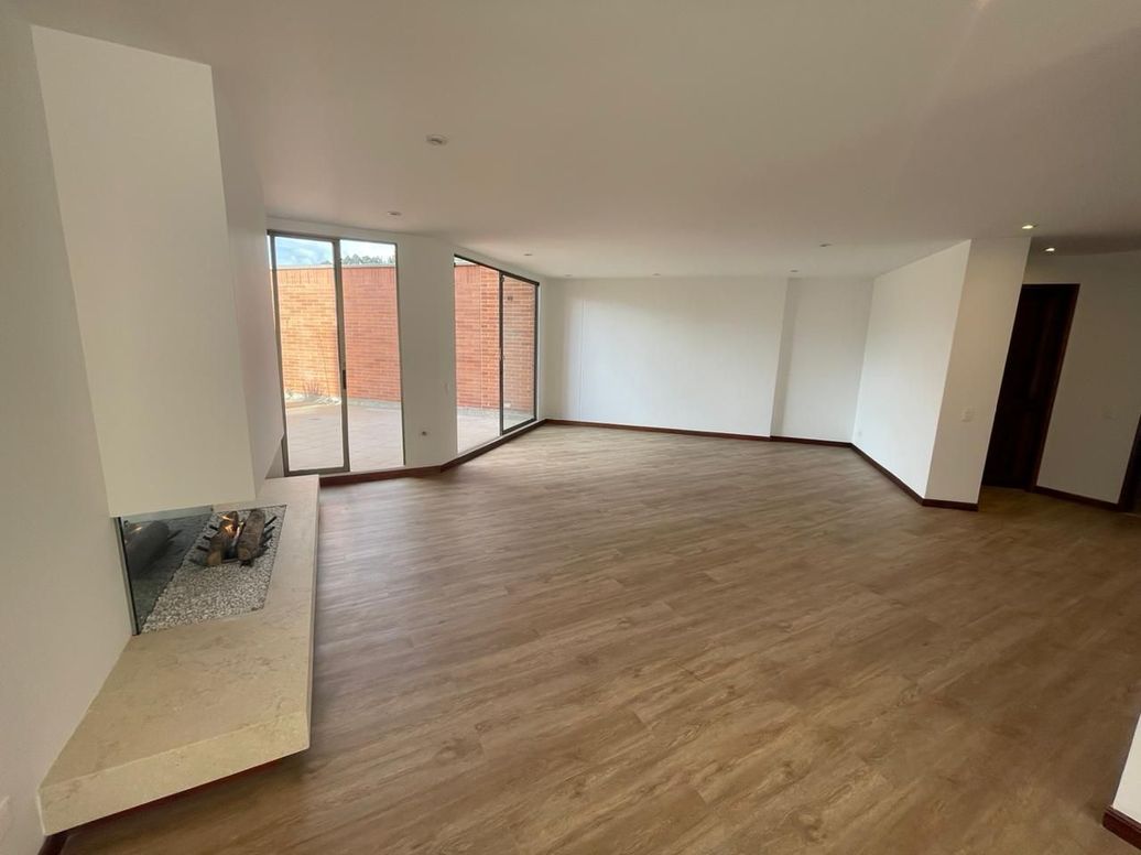 Apartamento de 3 alcobas en venta en Bella Suiza, Bogotá, 159 m² · foto 3 de 20