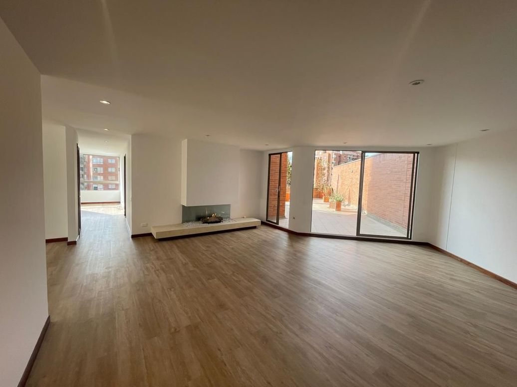 Apartamento de 3 alcobas en venta en Bella Suiza, Bogotá, 159 m² · foto 2 de 20