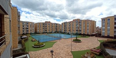 Codigo 15310. ¡Encantador apartamento en el Edificio Residencial Atardeceres, Pinares de Chía! Con 86 m², 3 habitaciones, 2 baños, parqueadero, depósito, zona de lavandería y cocina integral. Además, el conjunto cuenta con zona infantil, salón comunal y zona verde. ¡Tu nuevo hogar te espera!